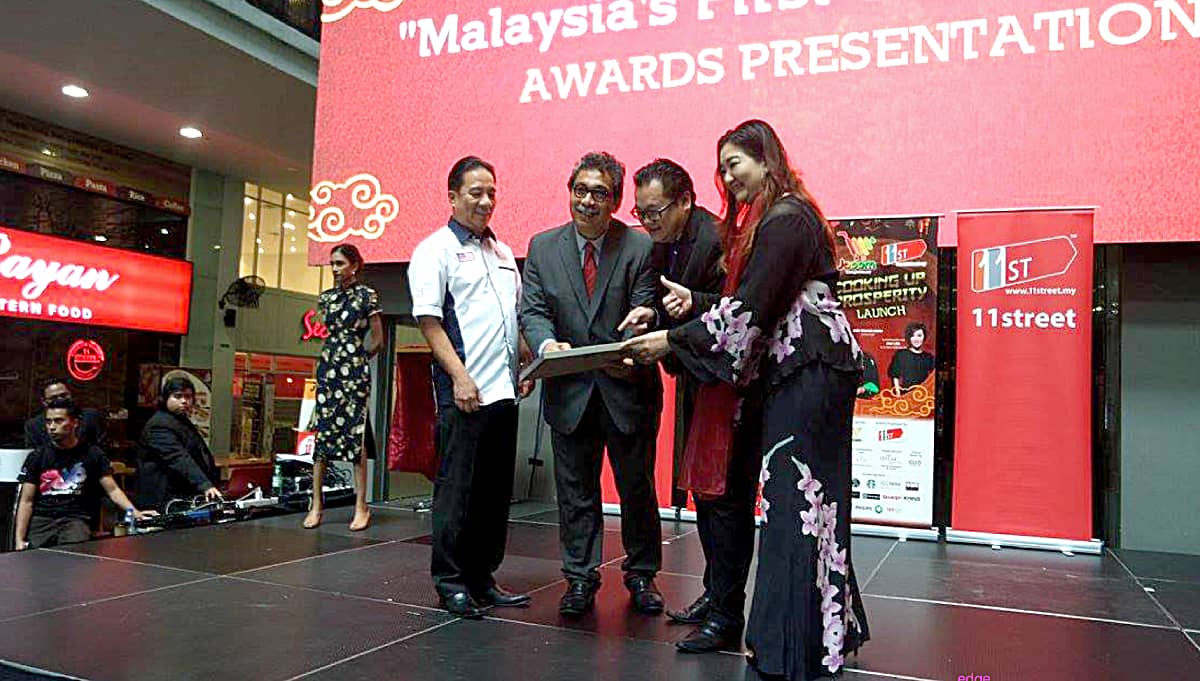 THE MALAYSIA BOOK OF RECORD MALAYSIA S FRIST GROCERY APP RECORDS RECOGNITION 2017